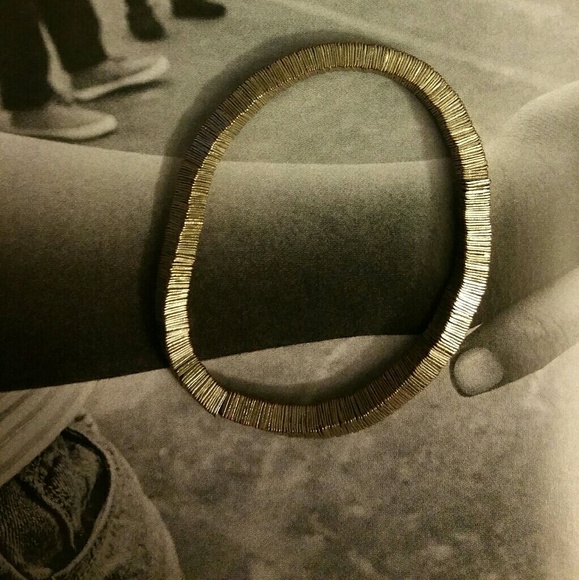 Gold plated metal stretch bracelet - Picture 2 of 4